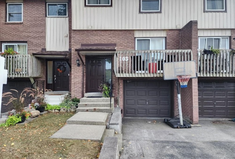 1115 PARAMOUNT Drive, Stoney Creek, Ontario L8J 1P6, 3 Bedrooms Bedrooms, ,1 BathroomBathrooms,Residential,Sale,PARAMOUNT,H4207001