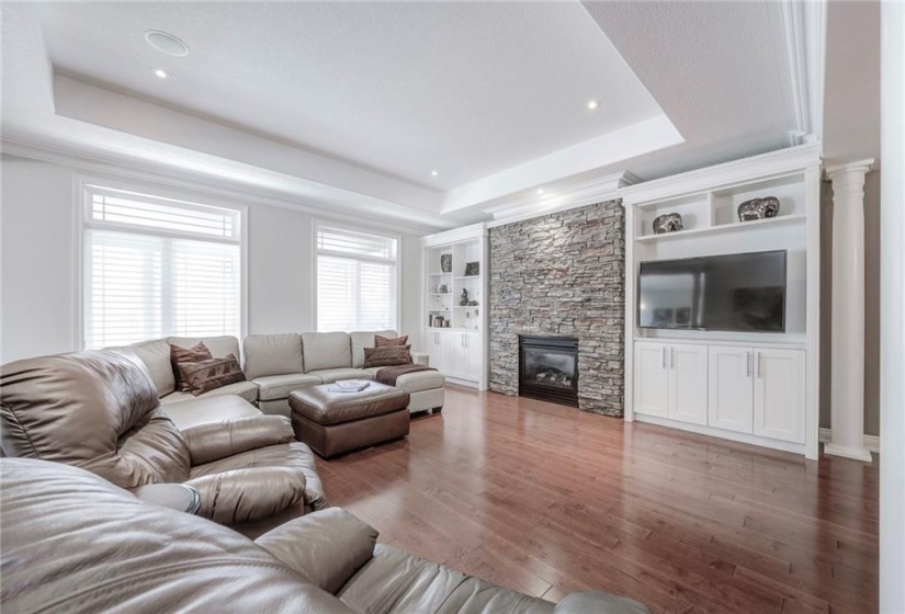 Living Room with 10’ tray ceiling, Gas Fireplace with Stone Surround & Built-Ins