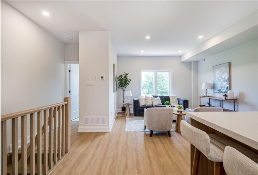 Carpet-Free with solid oak stairs, handrails and spindles