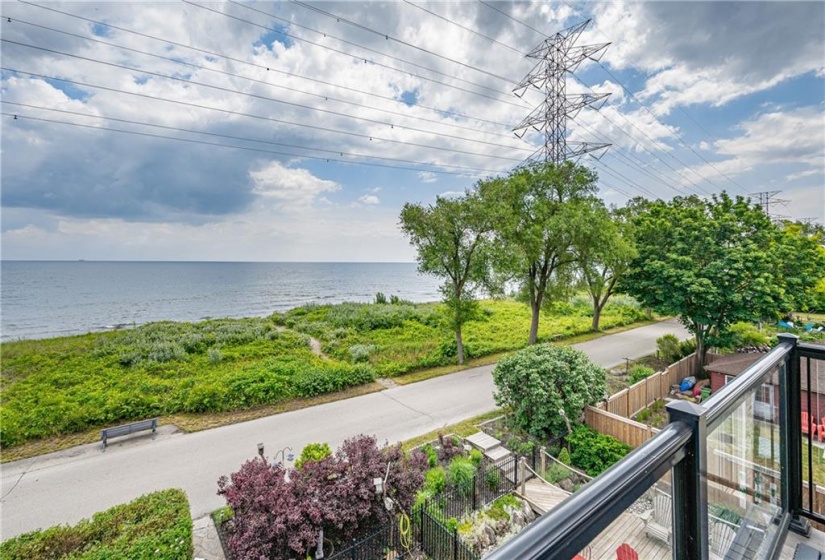 1083 BEACH Boulevard, Hamilton, Ontario L8H 6Z9, 3 Bedrooms Bedrooms, ,3 BathroomsBathrooms,Residential,Sale,BEACH,H4205221