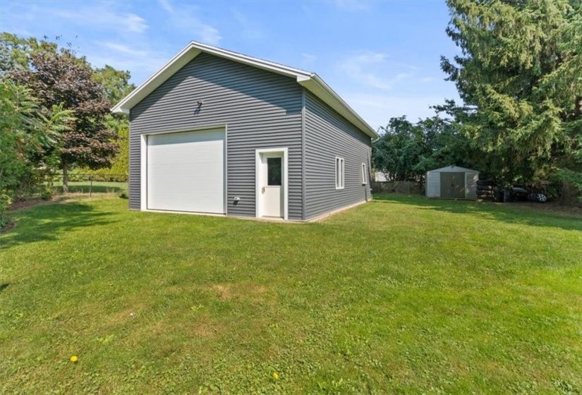 Detached garage/shop