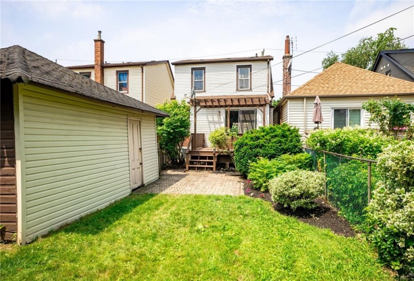 242 GLENDALE Avenue, Hamilton, Ontario L8L 7K3, 3 Bedrooms Bedrooms, ,2 BathroomsBathrooms,Residential,Sale,GLENDALE,H4202892