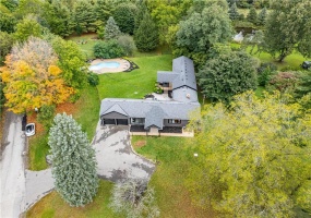 1833 GOVERNORS Road, Dundas, Ontario L9H 5E3, 5 Bedrooms Bedrooms, ,3 BathroomsBathrooms,Residential,Sale,GOVERNORS,H4206435