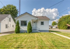 832 PINE Street, Dunnville, Ontario N1A 2M5, 3 Bedrooms Bedrooms, ,1 BathroomBathrooms,Residential,Sale,PINE,H4206625