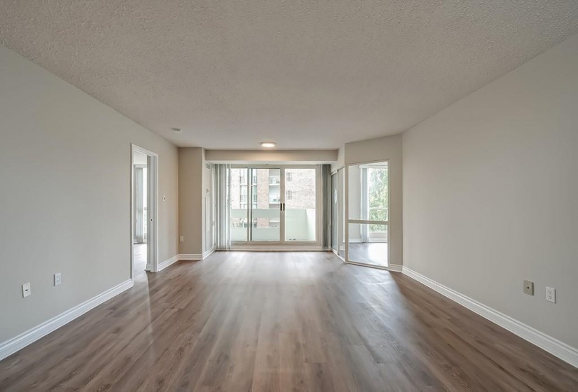 1237 NORTH SHORE Boulevard, Burlington, Ontario L7S 2H8, 1 Bedroom Bedrooms, ,2 BathroomsBathrooms,Residential,Sale,NORTH SHORE,H4207033