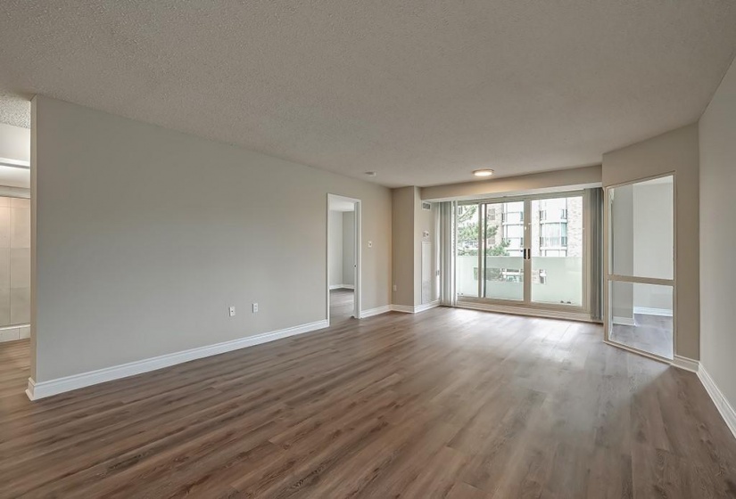 1237 NORTH SHORE Boulevard, Burlington, Ontario L7S 2H8, 1 Bedroom Bedrooms, ,2 BathroomsBathrooms,Residential,Sale,NORTH SHORE,H4207033