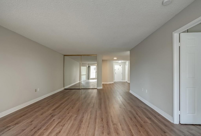 1237 NORTH SHORE Boulevard, Burlington, Ontario L7S 2H8, 1 Bedroom Bedrooms, ,2 BathroomsBathrooms,Residential,Sale,NORTH SHORE,H4207033