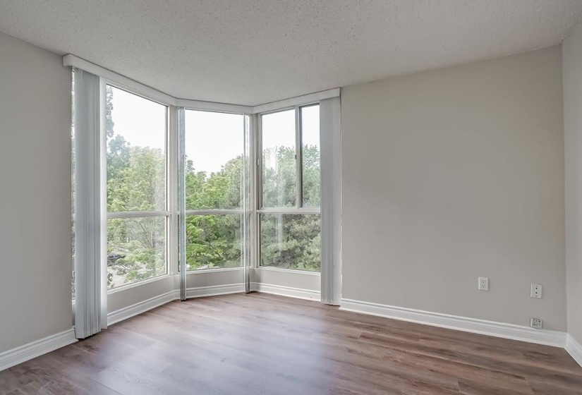 1237 NORTH SHORE Boulevard, Burlington, Ontario L7S 2H8, 1 Bedroom Bedrooms, ,2 BathroomsBathrooms,Residential,Sale,NORTH SHORE,H4207033