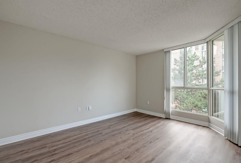 1237 NORTH SHORE Boulevard, Burlington, Ontario L7S 2H8, 1 Bedroom Bedrooms, ,2 BathroomsBathrooms,Residential,Sale,NORTH SHORE,H4207033