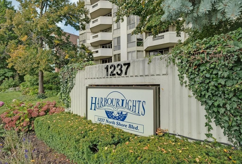 1237 NORTH SHORE Boulevard, Burlington, Ontario L7S 2H8, 1 Bedroom Bedrooms, ,2 BathroomsBathrooms,Residential,Sale,NORTH SHORE,H4207033