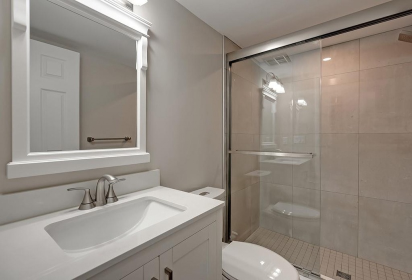 1237 NORTH SHORE Boulevard, Burlington, Ontario L7S 2H8, 1 Bedroom Bedrooms, ,2 BathroomsBathrooms,Residential,Sale,NORTH SHORE,H4207033